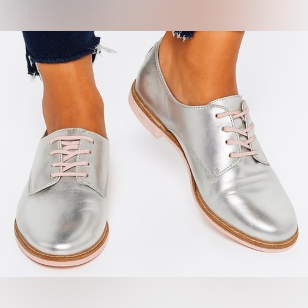 Ted Baker London Metallic Silver Oxfords, Sz 7 (Women’s 9)